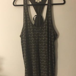 NWOT bow pattern tie back tank top